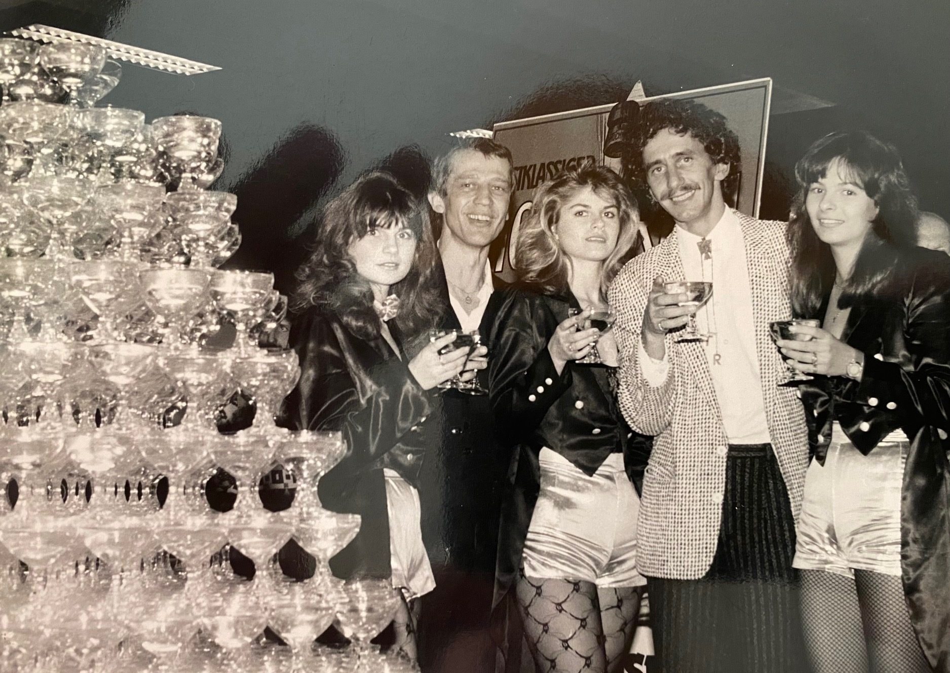 Weltrekord in Kirschlag mit 1584 Sektgläsern – Tony Reis Weltrekord in Kirschlag 3 rotated