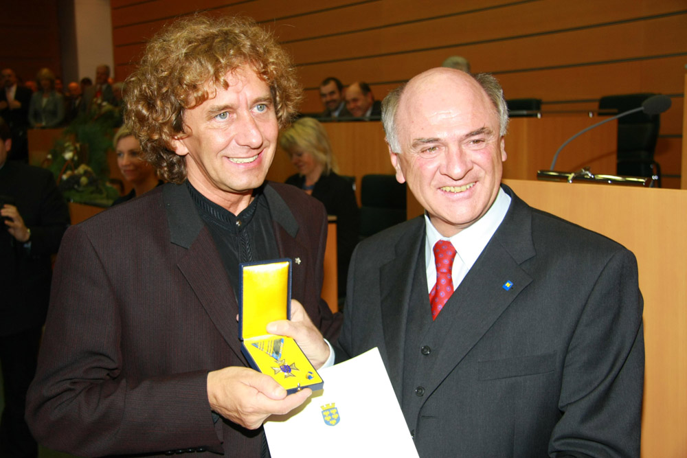 tony-rei-mit-erwin-proell-silberne-verdienstzeichen-von-noe