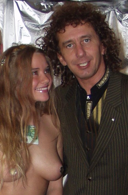 tony rei lässt die miss-euro erscheinen