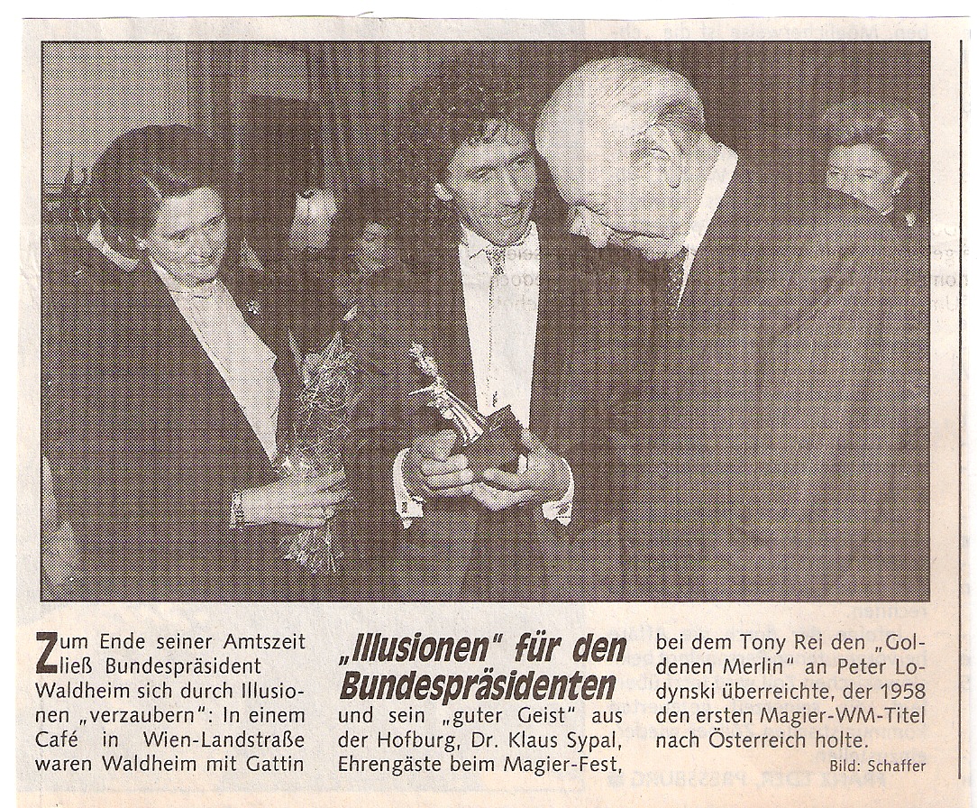 Tony Rei und Dr. Kurt Waldheim; goldener Merlin;